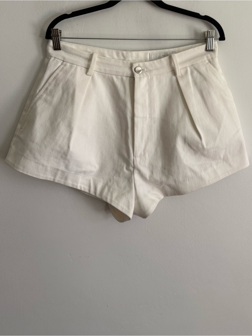 Zara High-Waist Cream Tailored Shorts